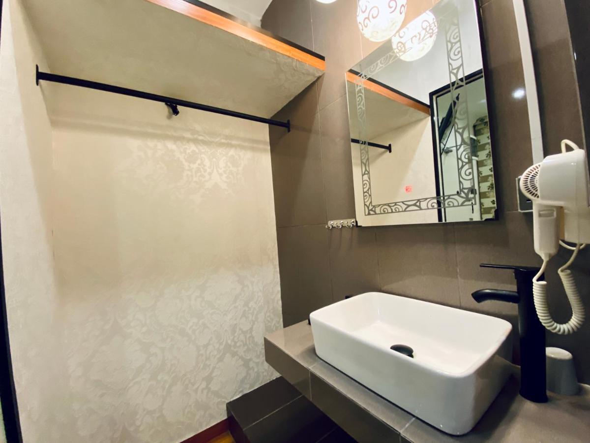 J Boutique Hotel 新张优惠 Muar Εξωτερικό φωτογραφία