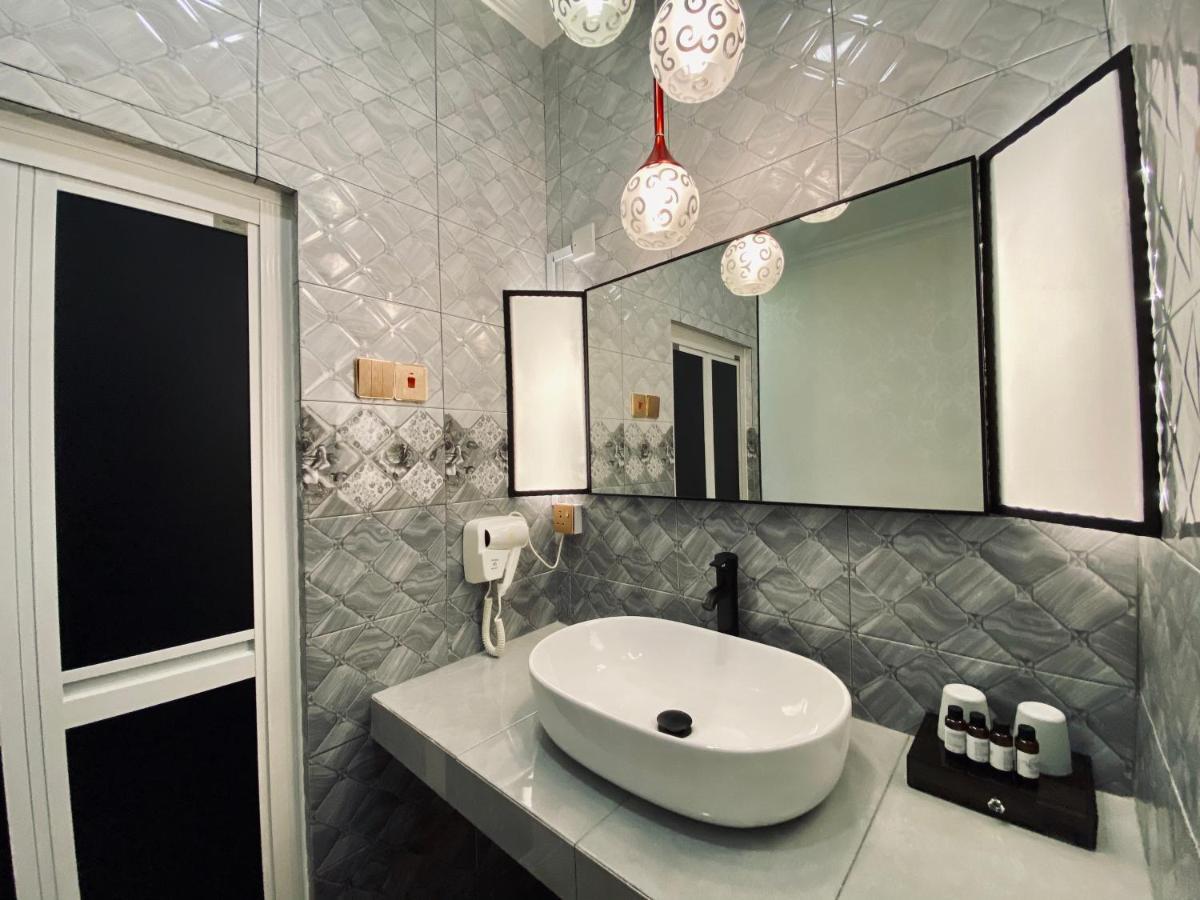 J Boutique Hotel 新张优惠 Muar Εξωτερικό φωτογραφία